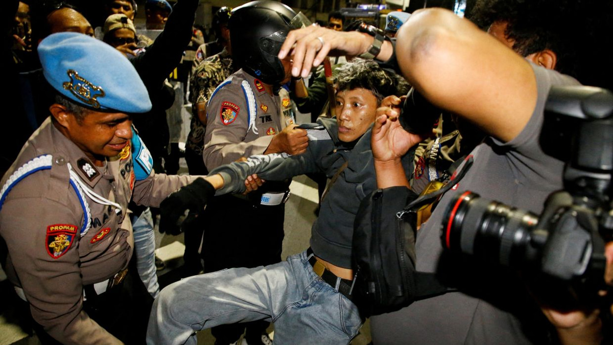 Indonesia charges four protesters after Surabaya fuel price demonstration