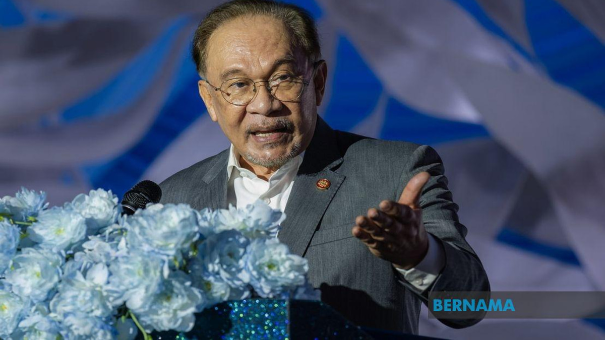 Malaysia Will Immediately Deport Any Israelis Found in Country, PM Anwar Ibrahim Says