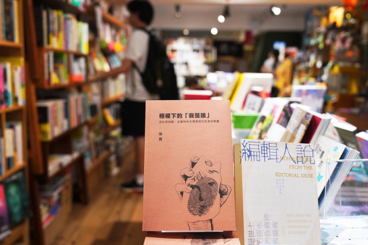 Hong Kong Security Chief Pressures Booksellers Over 'National Security' Content