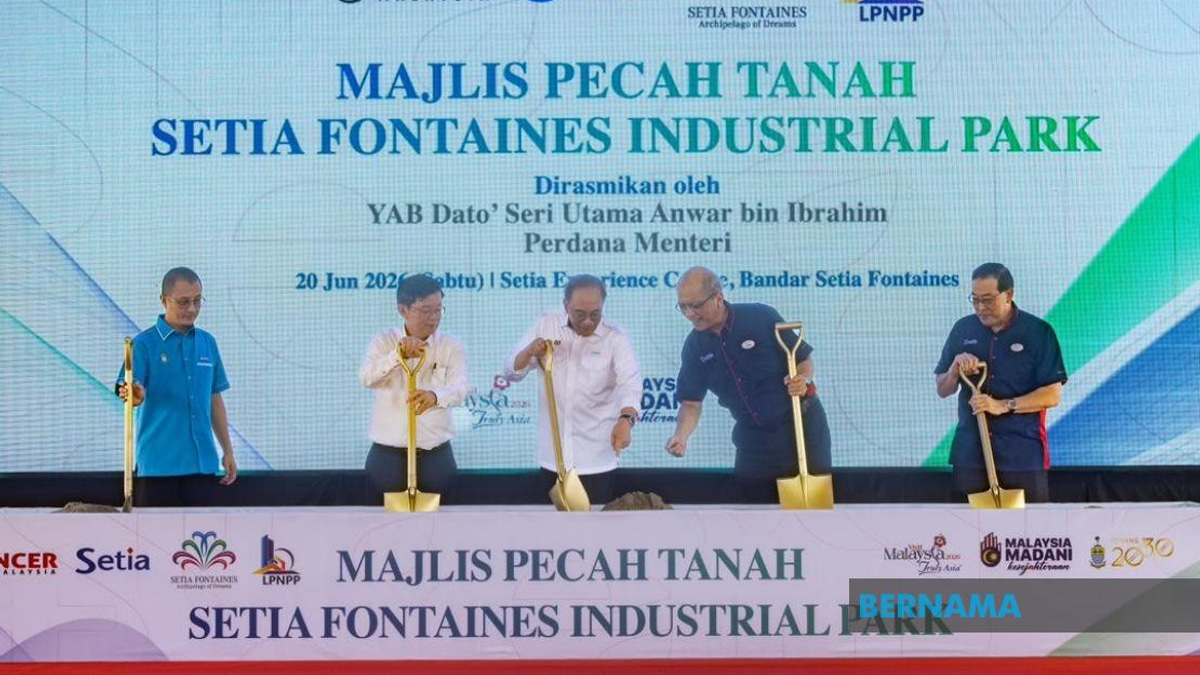 Development Projects Must Benefit Middle- and Lower-Income Groups, Anwar Insists