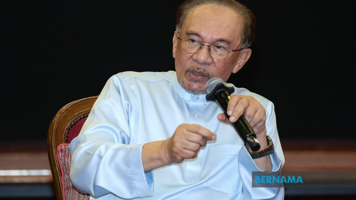 Anwar Seeks Prabowo's Help on Felda's Troubled RM2.5 Billion Indonesia Investment