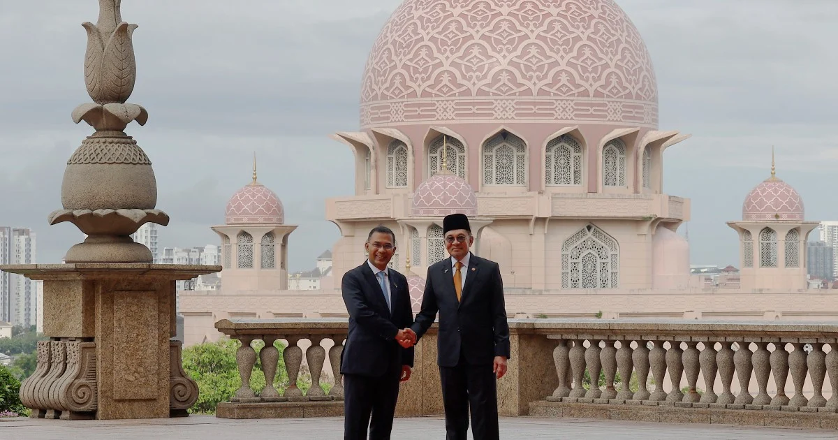 Anwar Receives Bangladesh PM Tarique Rahman in Putrajaya for Bilateral Talks